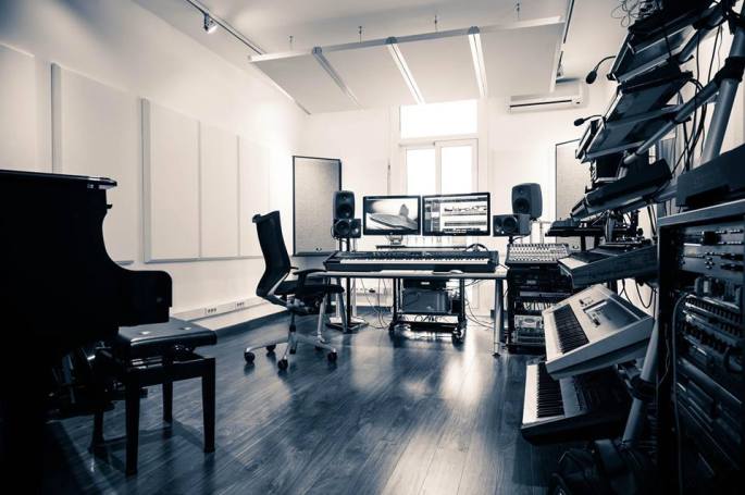 JOSEP SANOU ESTUDIO SINTONIA TELEDIARIO INFORMATIVO